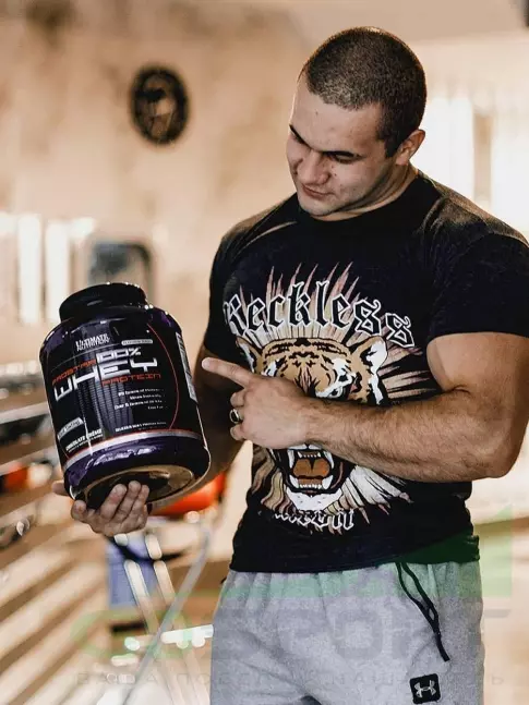  Ultimate Nutrition Prostar Whey 907 г + шейкер, Малина