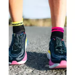 Compressport Носки Run Ultralight Low V4 Black Safe Yellow Neo Pink Компрессионные носки